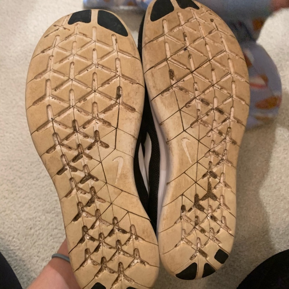 Nike Free Runs - Picture 4 of 5